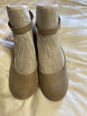 pop Taupe Mary Jane Dress Shoes with Ankle Strap Size 3